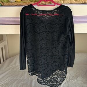 Joie lace sweater w asymmetrical hem. Black. XS.